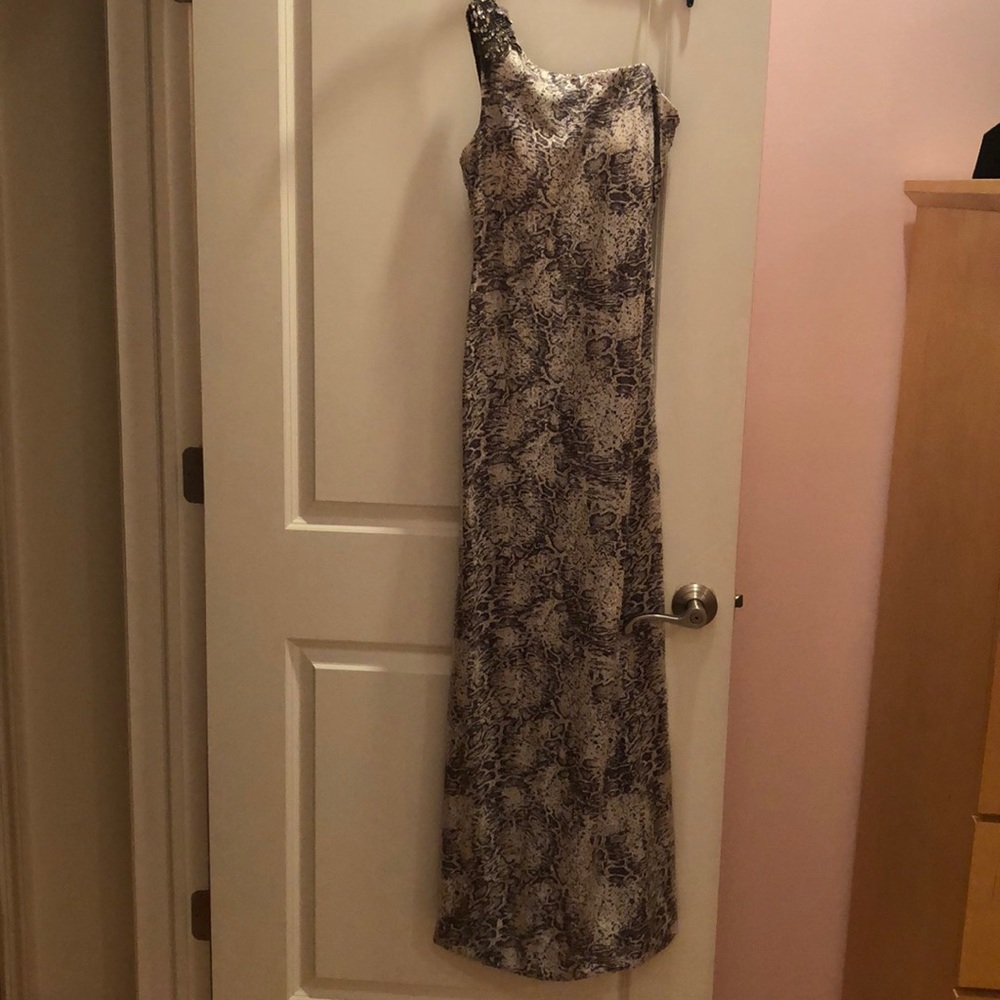 Gorgeous Cachet gown in women’s size 0
